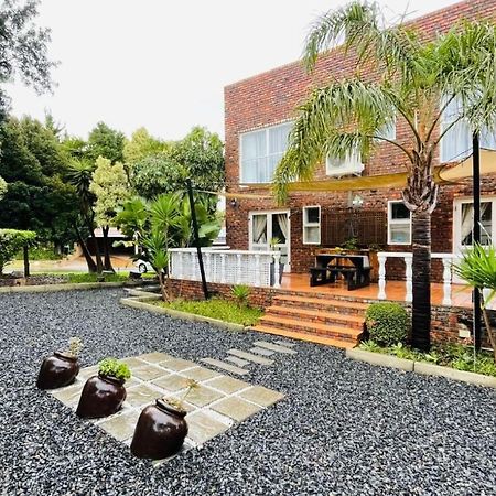 Plattekloof Premium Lodge Bellville Exterior photo