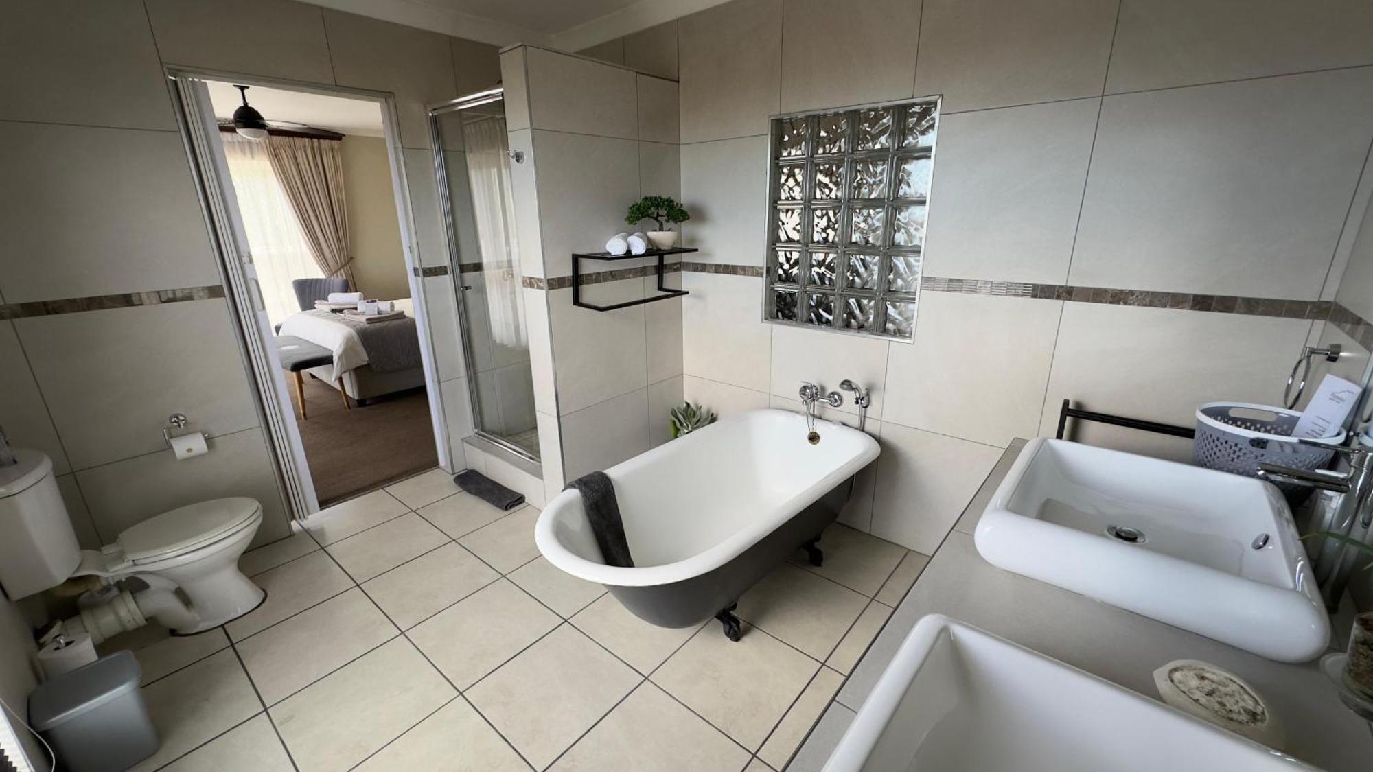 Plattekloof Premium Lodge Bellville Exterior photo